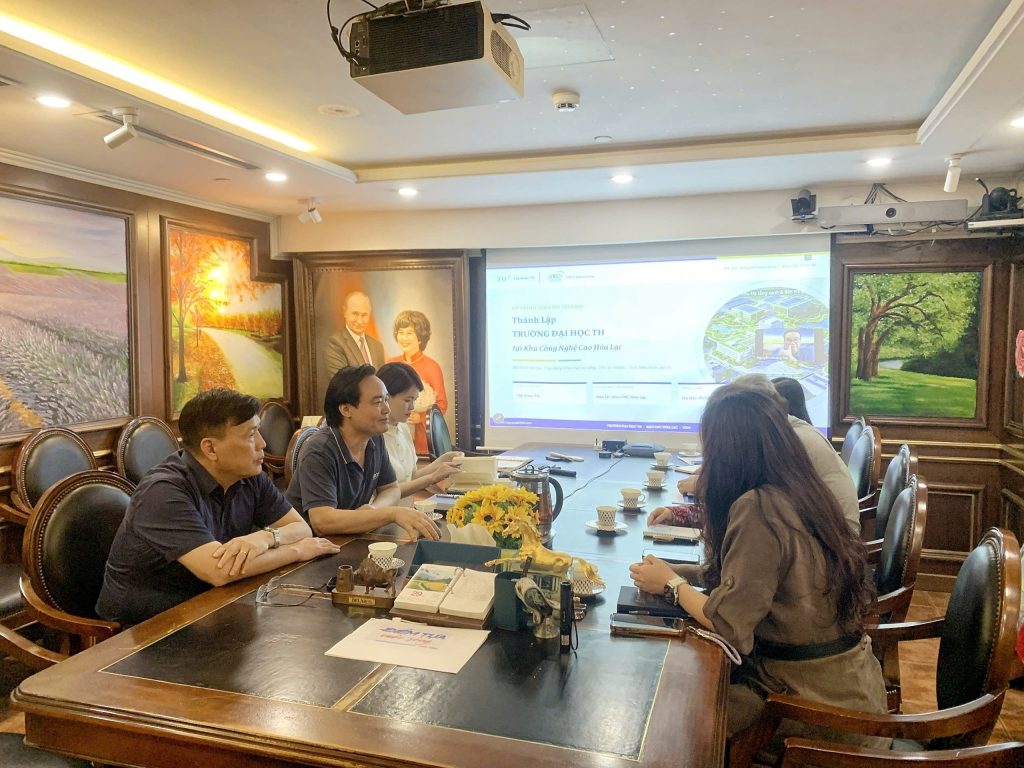 GS. Phùng Xuân Nhạ - nguyên Bộ trưởng Bộ GD&amp;ĐT - Cố vấn chiến lược Công ty VECI chia sẻ về mô hình trường đại học của Tập đoàn TH